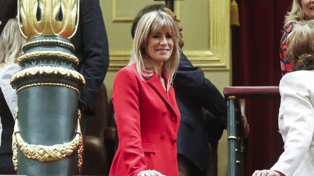 Begoña Gómez esposa del líder del PSOE y presidente del Gobierno en funciones Pedro Sánchez, en el Congreso, donde se celebra el primer día del debate de investidura.