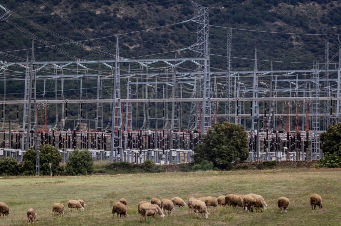 Subestación eléctrica construida a 400 metros de la Masía de Fraiximeno