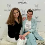 Nasrin Zhiyan y Mónica Regueiro en Massumeh