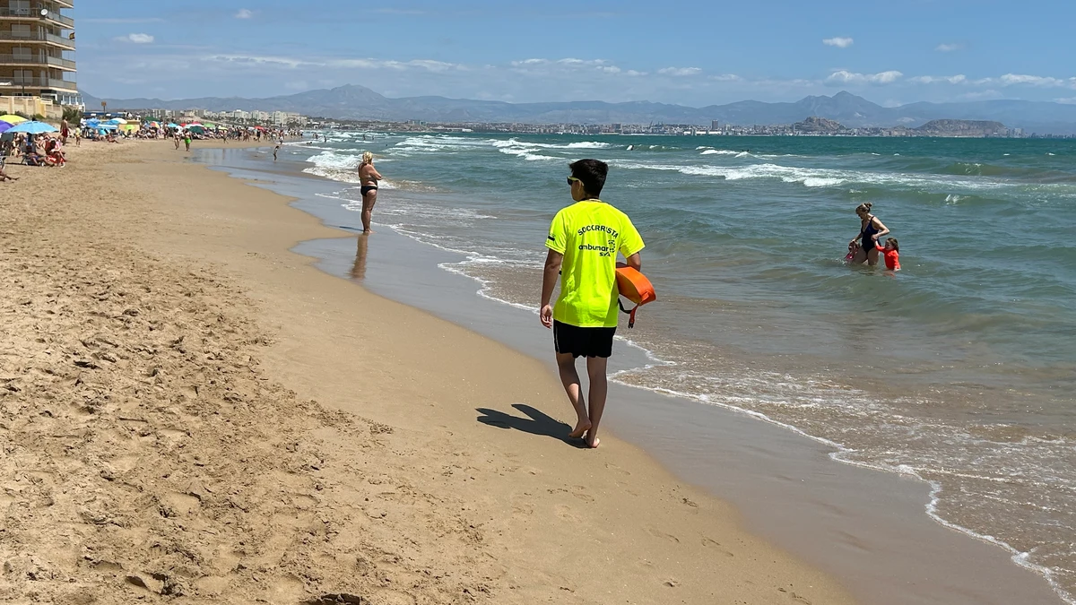 Nueva tragedia en Alicante: mueren ahogados un hombre y una mujer en la playa dels Arenals de Elche