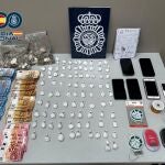 Desmantelan un 'narcopiso' en Tetuán especializado en 'telecoca' y otro en Villaverde con variedad de drogas