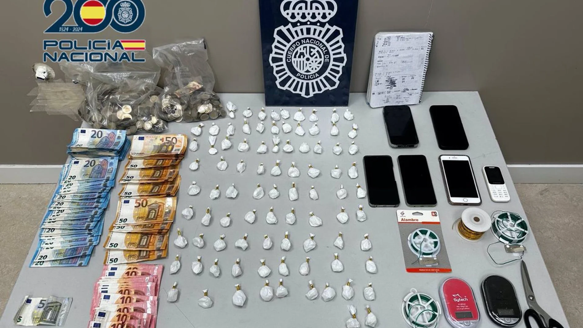 Desmantelan un 'narcopiso' en Tetuán especializado en 'telecoca' y otro en Villaverde con variedad de drogas