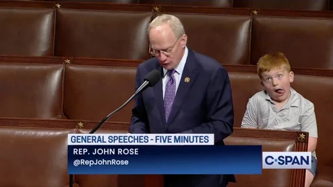 El hijo de un congresista de Estados Unidos boicotea el discurso de su padre