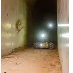 Uno de los túneles con el robot israelí
