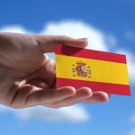 Para obtener el pasaporte español se debe pasar la prueba de conocimientos de la Constitución y socioculturales de España (CCSE) del Instituto Cervantes, entre otros requisitos