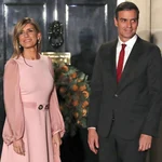 El presidente del Gobierno, Pedro Sánchez, junto a su esposa, Begoña Gómez