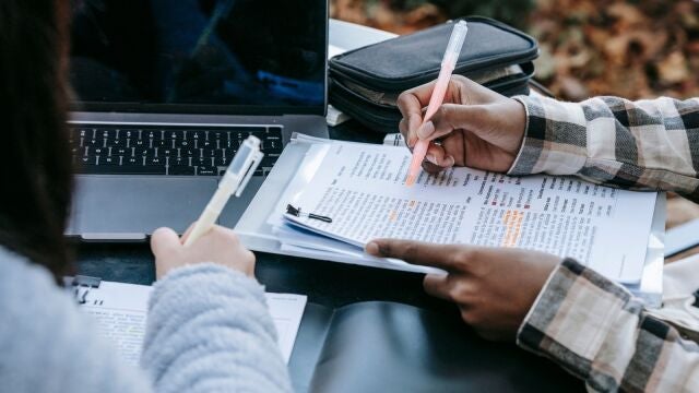 Becas de 8.000 euros para aspirantes a juez, abogado y fiscal