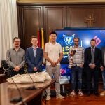 UCAM Esports recibe el trofeo de campeón de España universitario de la novena temporada de UNIVERSITY Esports