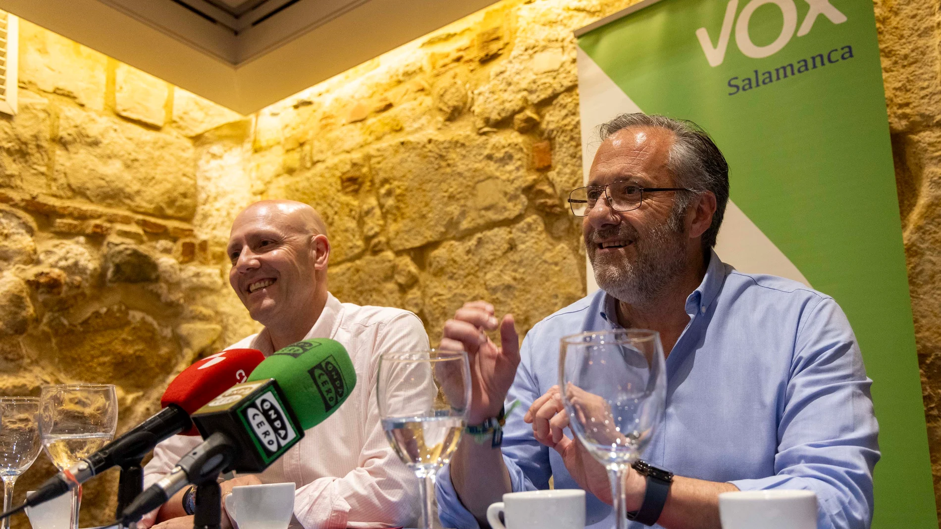 Carlos Pollán y Carlos Menéndez, durante el acto con los medios en Salamanca