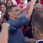 ¿Qué le ha pasado a Pedro Sánchez? Aparece con una herida en el brazo en el mitin del PSOE en Benalmádena