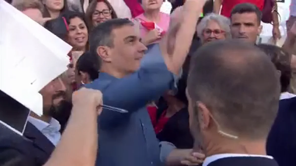 ¿Qué le ha pasado a Pedro Sánchez? Aparece con una herida en el brazo en el mitin del PSOE en Benalmádena