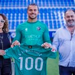 Álvaro Fernández con el Huesca