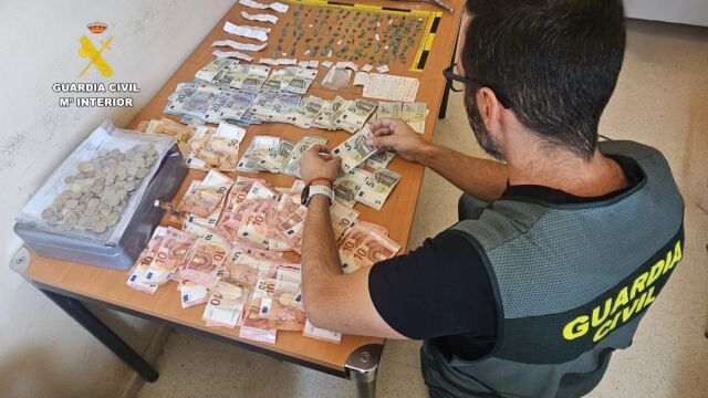Detenido en La Rinconada un matrimonio con tres hijos por vender drogas en su vivienda y permitir consumirla dentro