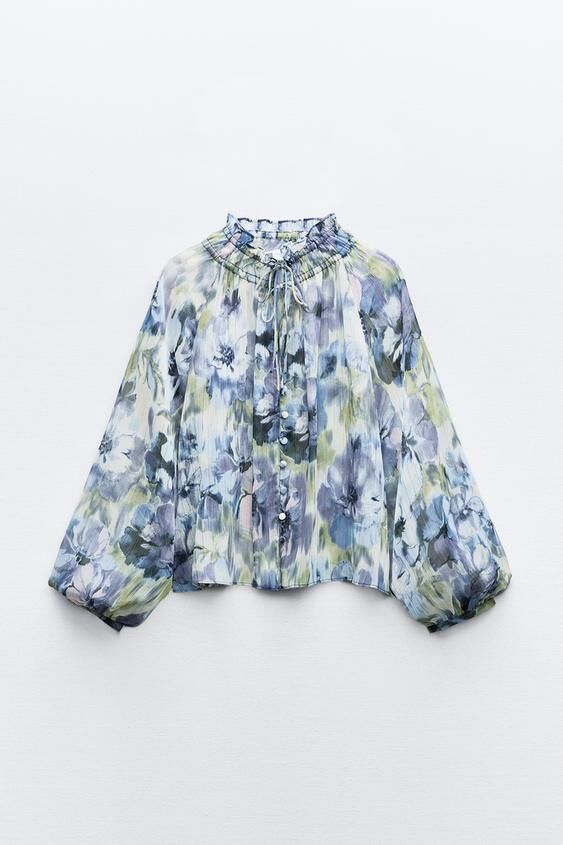 Blusa con lazada.