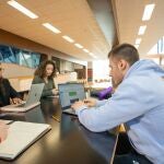 Estudiantes en la Universidad de Vigo. 