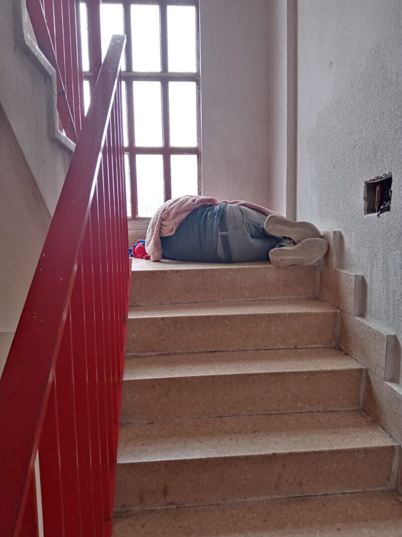 Los vecinos se topan con consumidores en las escaleras