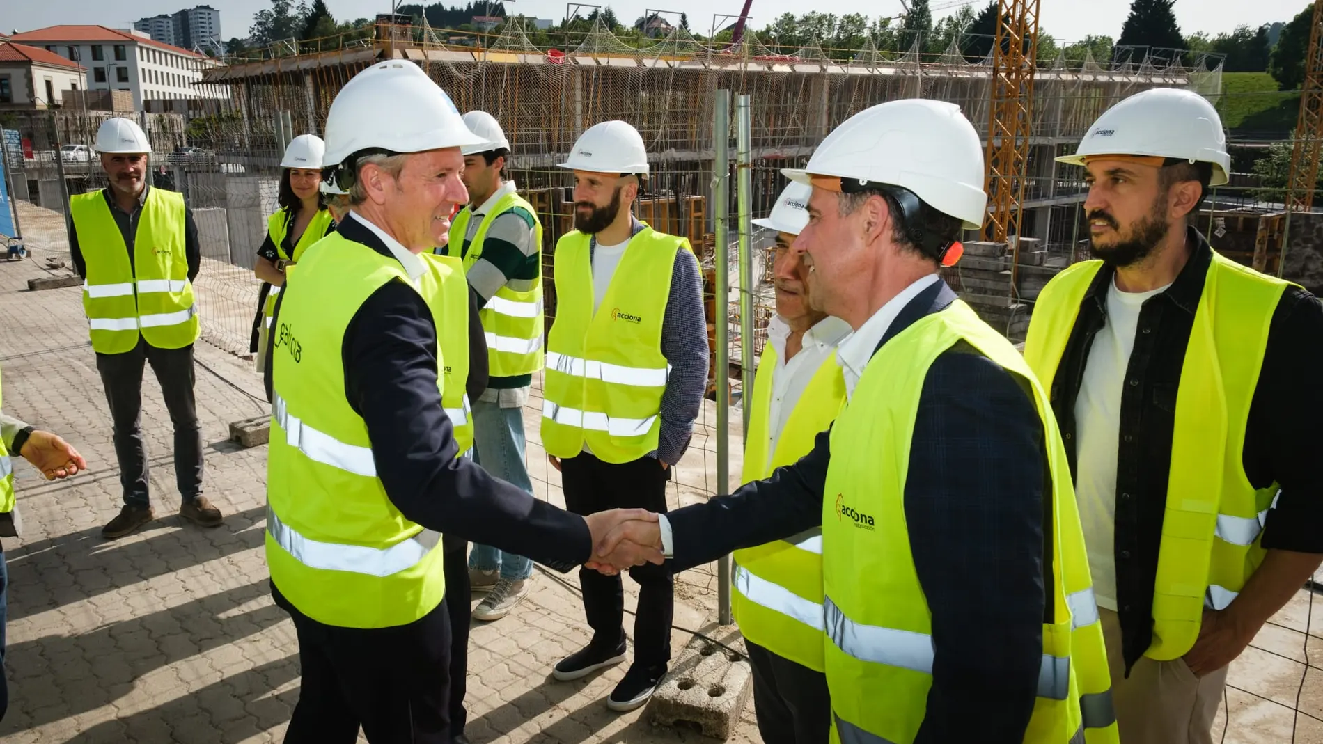 Rueda, esta mañana, visitando las obras del complejo administrativa de San Caetano, en Santiago.