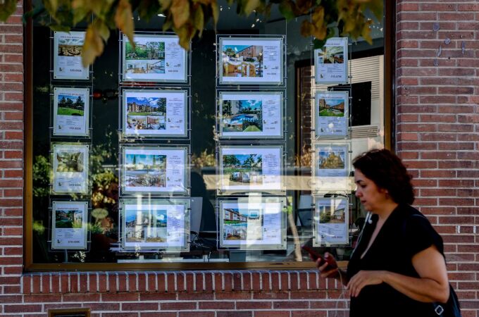 Economía.- La compraventa de vivienda sube un 23,8% en abril y las hipotecas un 29%, según los registradores