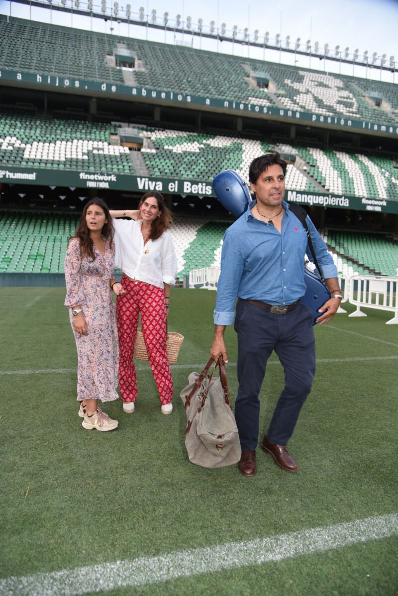 Tana Rivera y su look para el fútbol.