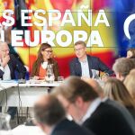 9J.- Feijóo llega a la sede del PP para seguir el recuento de las elecciones europeas con toda la cúpula del PP