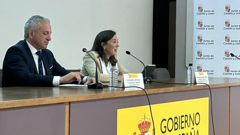 La consejera de Movilidad y Transformación Digital, María González Corral, interviene en la jornada en presencia de Nicanor Sen, delegado del Gobierno
