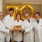 Los tres hermanos Fuertes, José, Tomás y Juana- junto al embajador de la marca Carlos Alcaraz y su padr