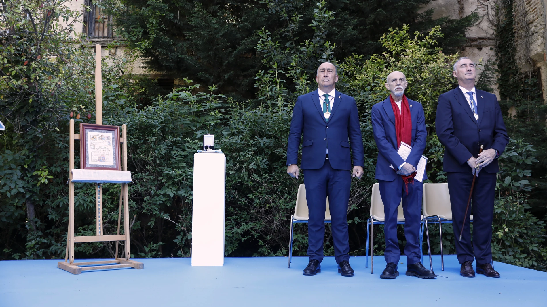 Carlos León junto a Miguel Ángel de Vicente y José Mazarías