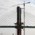 Continúan las obras de ampliación del Puente del Centenario en Sevilla