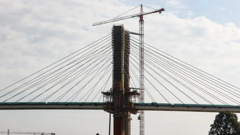 Obras de ampliación del Puente del Centenario en Sevilla