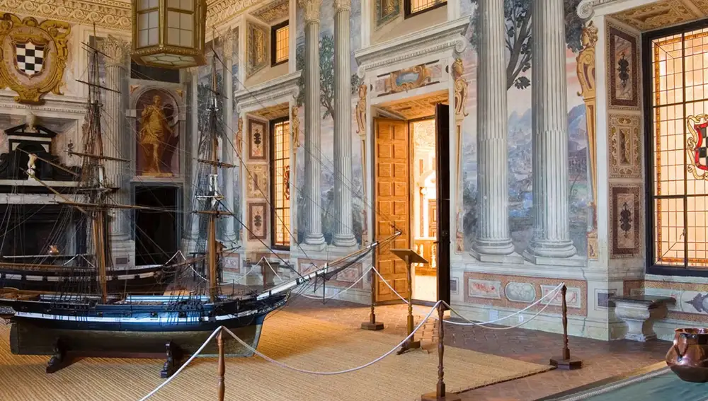 Exposición de barcos en el Palacio del Marqués de Santa Cruz