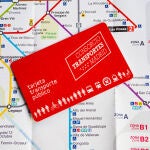 La tarjeta de transporte público sirve como abono para bus, cercanías o metro de Madrid, y se puede renovar en función de la edad o su uso