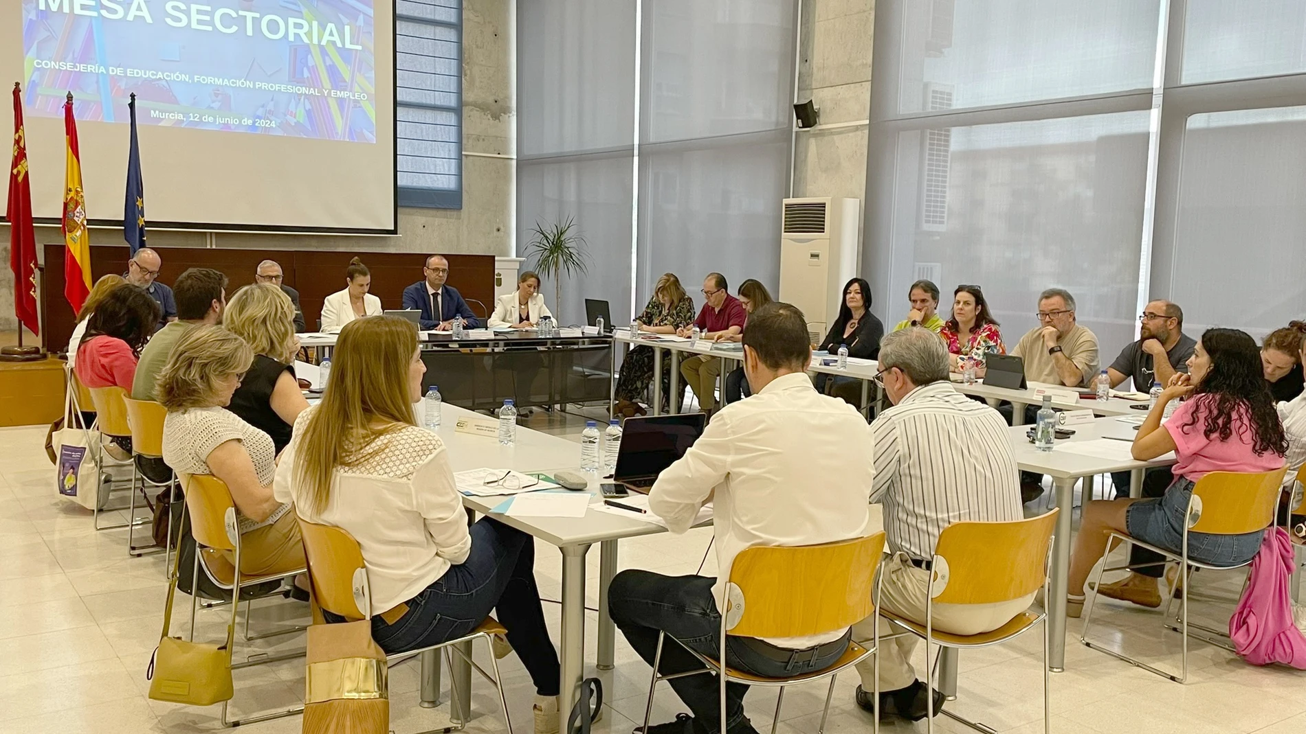 El consejero de Educación, Formación Profesional y Empleo, Víctor Marín, durante la reunión de la Mesa Sectorial de Educación GOBIERNO REGIONAL 12/06/2024