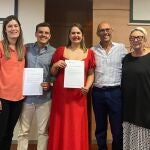A la derecha la Dra. Mariví Rodríguez (coordinadora docente de MIR y EIR de Atención Familiar y Comunitaria del Área Sur de Sevilla), el tutor Francisco José Santos, los dos residentes premiados Cristina Fruto y Gonzalo Sánchez, junto a la tutora Carmen Ríos