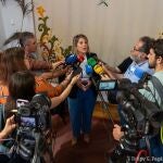 La alcaldesa de Cartagena, Noelia Arroyo, atiende a los medios de comunicación