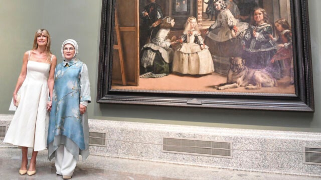 Begoña Gómez y Emine Erdogan visitan el Museo del Prado.