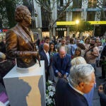 Ayuntamiento de Córdoba inaugura busto dedicado al escritor Antonio Gala