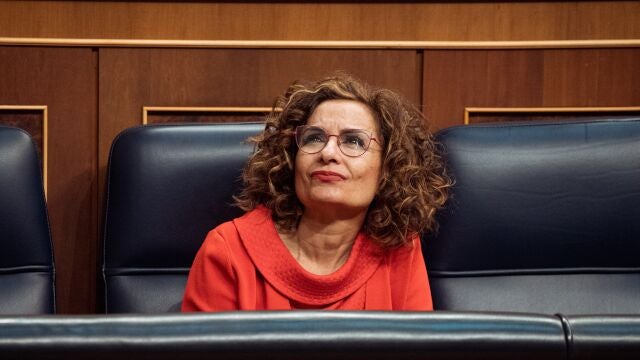 La vicepresidenta primera del Gobierno, ministra de Hacienda y vicesecretaria general del PSOE, María Jesús Montero, durante un pleno en el Congreso de los Diputados, a 13 de junio de 2024, en Madrid (España). 