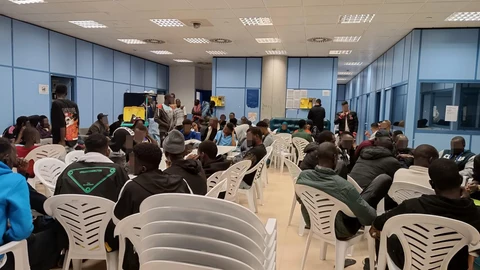 Una de las salas de asilo del aeropuerto de Barajas