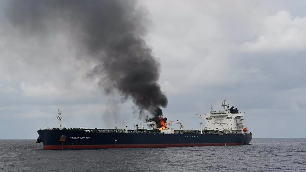 Un buque griego sin tripulación, a la deriva en el Mar Rojo tras ser atacado por los hutíes