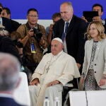 El Papa Francisco con los líderes del G7