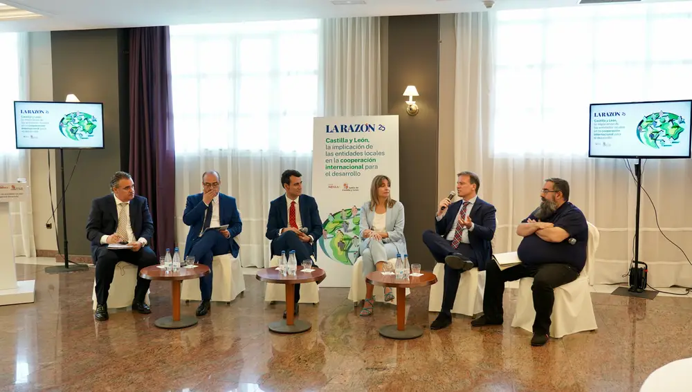 Desayuno-coloquio con la participación de Marco Antonio Morala, David Esteban, Irene Muñoz, Borja Suárez y Andrés Rodríguez Amayuelas, moderada por Raúl Mata