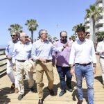 El presidente de la Diputación y alcalde de Rincón de la Victoria, Francisco Salado, junto al vicepresidente de Infraestructuras y Territorio Sostenible, Cristóbal Ortega, en la inauguración del nuevo tramo conecta la Senda Litoral con la Gran Senda