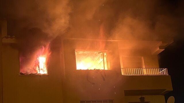Tres personas resultan heridas, una de ellas grave, en un incendio de vivienda en San Javier