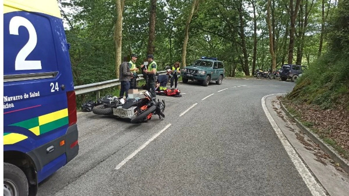 La Guardia Civil de Navarra atiende un accidente entre dos motos conducidas por franceses