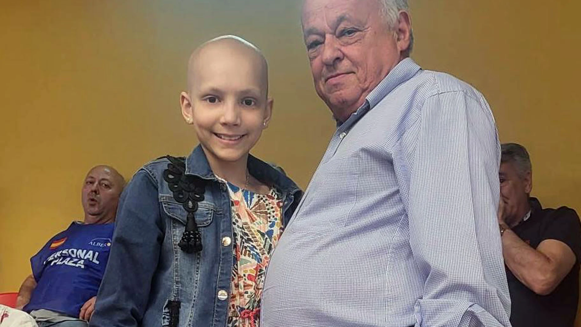 Santonja destaca la solidaridad del mundo del toro en la corrida a favor de la fundación “La sonrisa de María”