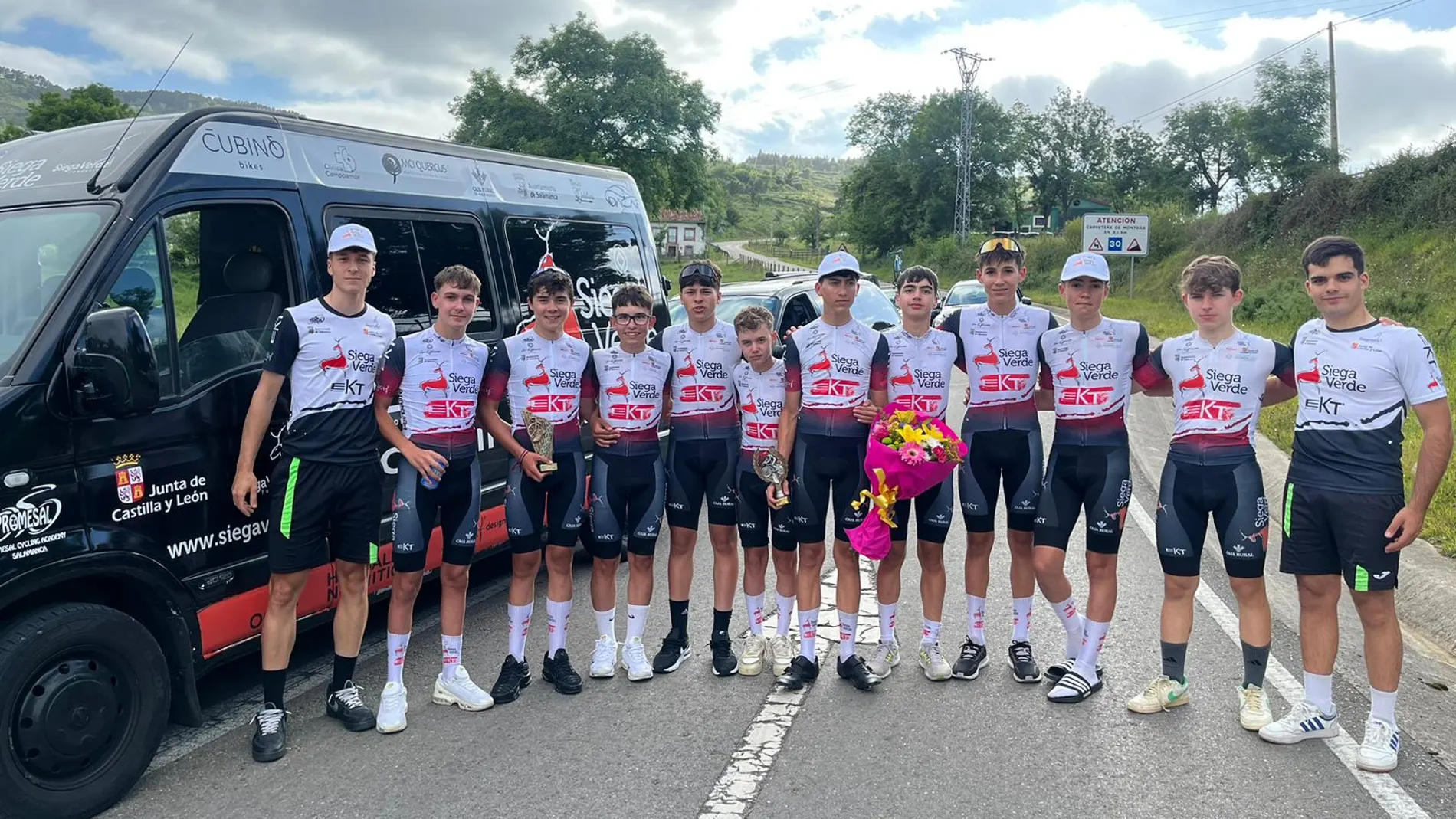 El equipo al completo de Siega Verde en Cantabria