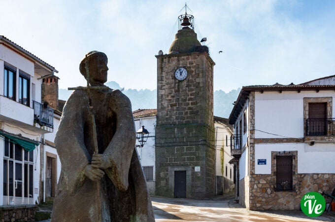Pedroso de Acim, el pueblo del convento más pequeño del mundo 
