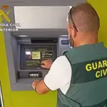 Detenidas tres personas por hurtar el dinero a personas mayores en cajeros automáticos