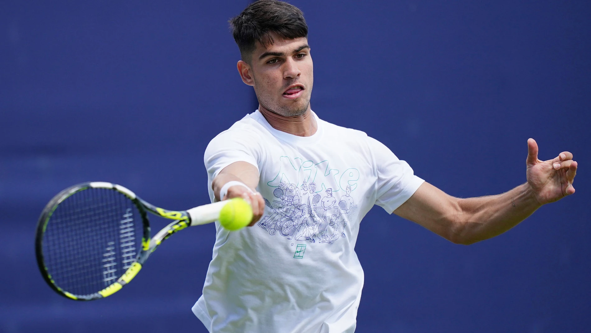 Spain's Carlos Alcaraz practices with Britain's Andy Murray on day three of The Queen's Club Championship, in London, Monday, June 17, 2024. (Jordan Pettitt/PA via AP)