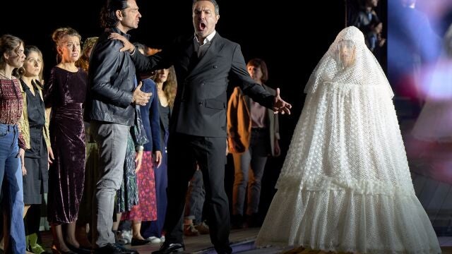 Sergio Alapont dirige 'Nabucco' en Sevilla, con las voces de Juan Jesús Rodríguez, María José Siri y Simón Orfila, en propuesta escénica de Christiane Jatahy
